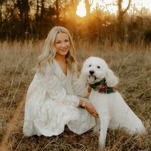 Meet your Posher, Hallie